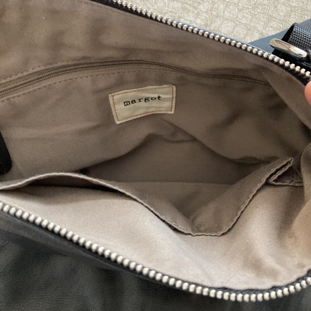 Margot New York Triple Zipper Messenger Purse Crossbody Bag Black Leather - Picture 7 of 13